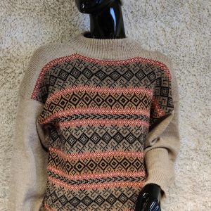 "Kirjava perinne" -neulepusero alpakkasekoitelankaa