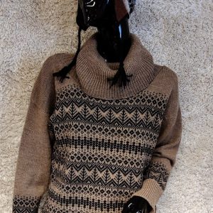 "Ruskea unelma" -neulepusero