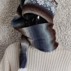 "Ysäri" -pipo ja kaulaliina samassa